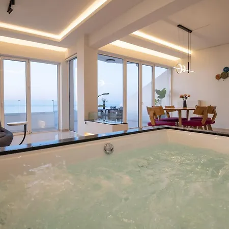 Lost In The View, Luxury With Seaview דירה *