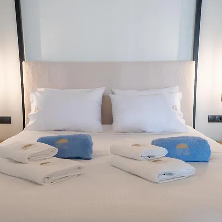 Lost In The View, Luxury With Seaview Apartment *