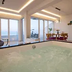 Lost In The View, Luxury With Seaview アパート *