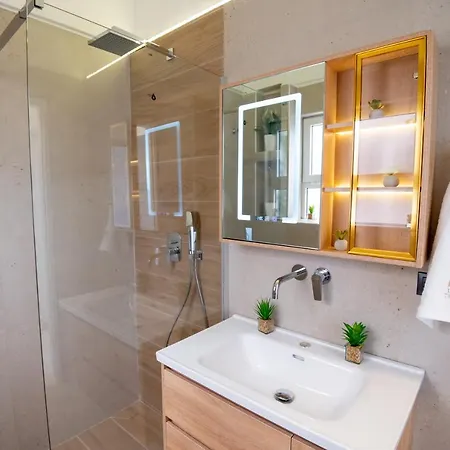 Lost In The View, Luxury With Seaview