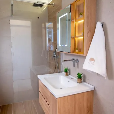 Lost In The View, Luxury With Seaview