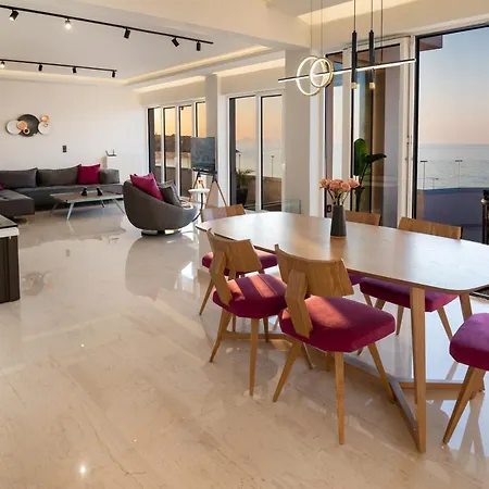 Lost In The View, Luxury With Seaview דירה