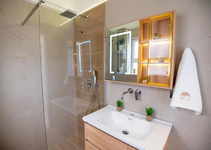 Lost In The View, Luxury With Seaview