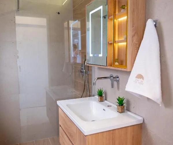 Lost In The View, Luxury With Seaview