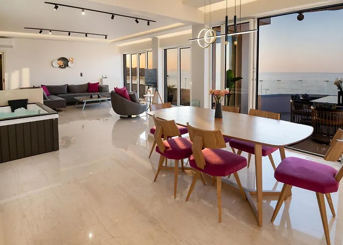 Lost In The View, Luxury With Seaview Apartment